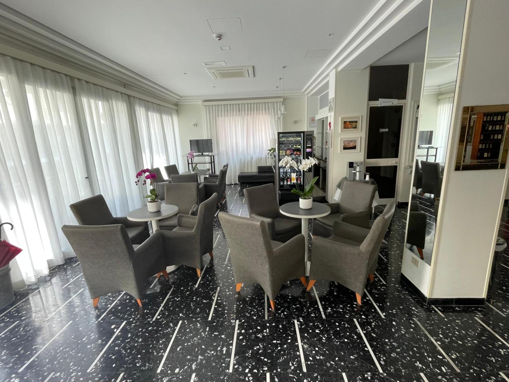 Hotel D'Annunzio Каттоліка Екстер'єр фото