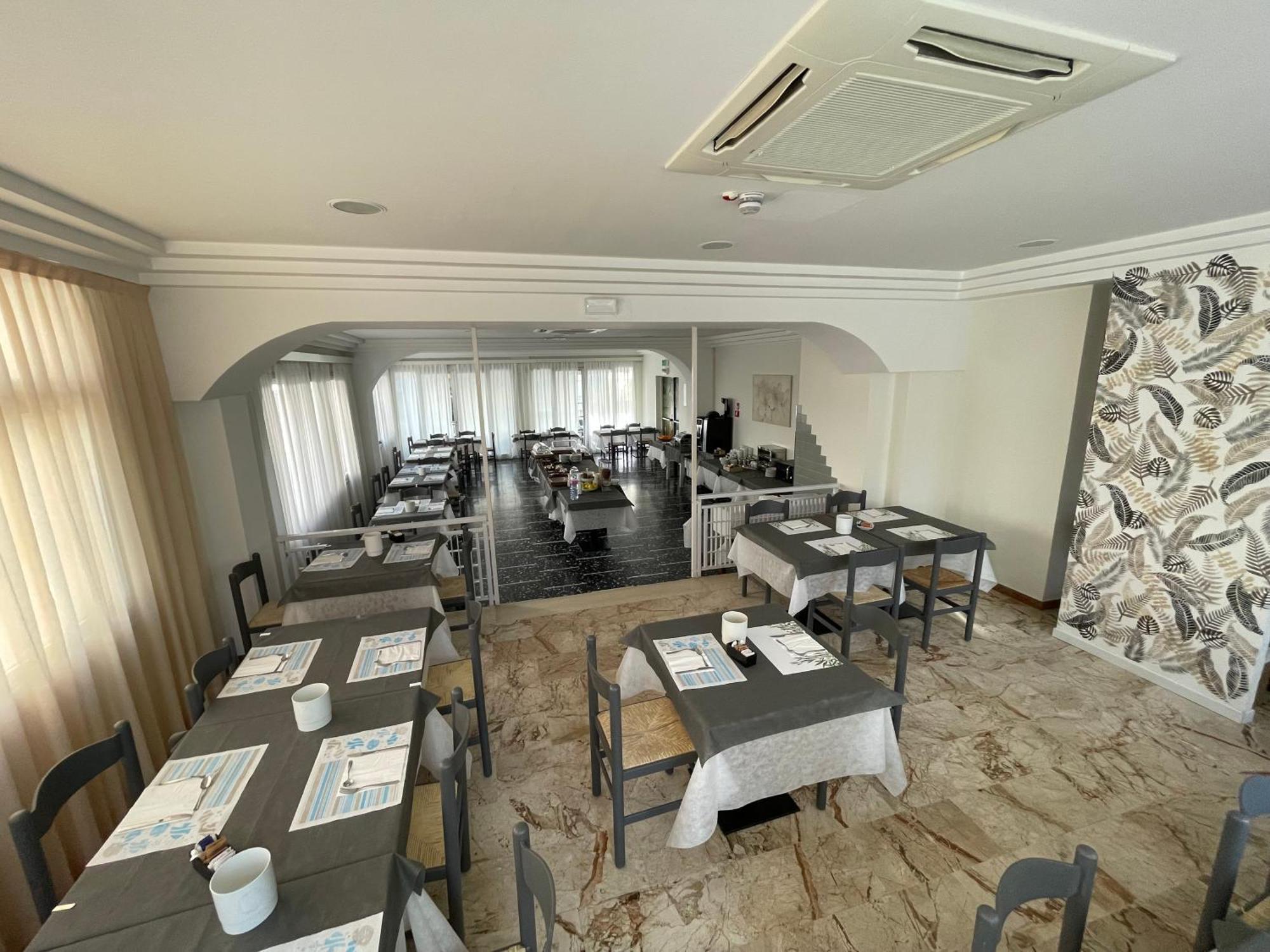 Hotel D'Annunzio Каттоліка Екстер'єр фото